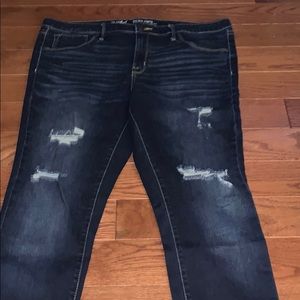 Leggings with distressed rips